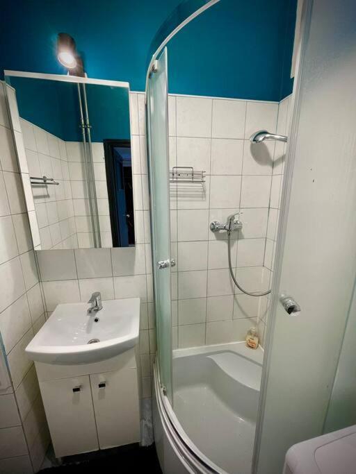 Super Square Metro X2 Fast Wifi 55'Tv Netflix Hbo Appletv+ Amazontv Apartment Warsaw Exterior photo