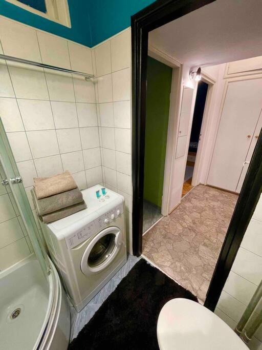 Super Square Metro X2 Fast Wifi 55'Tv Netflix Hbo Appletv+ Amazontv Apartment Warsaw Exterior photo